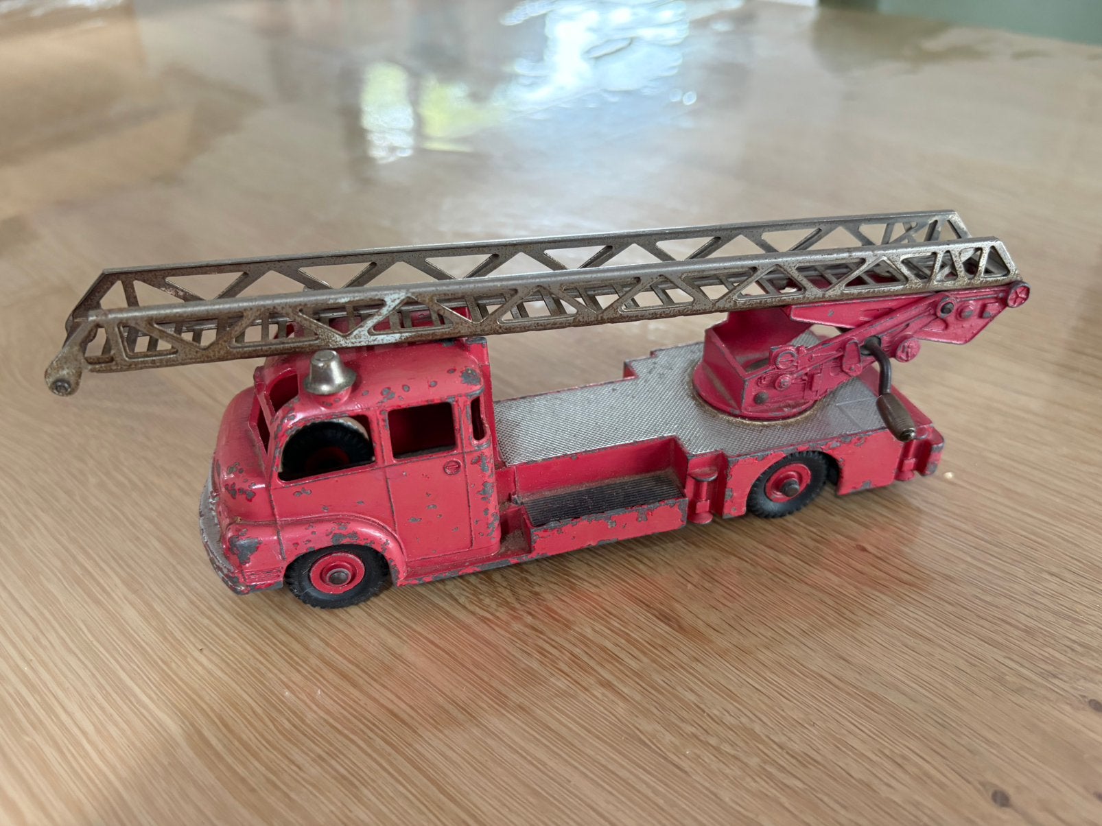 Dinky Toys Turnable Fire Escape Brandweerwagen. No 956.0, Ophalen of Verzenden, Gebruikt, Bus of Vrachtwagen, Dinky Toys