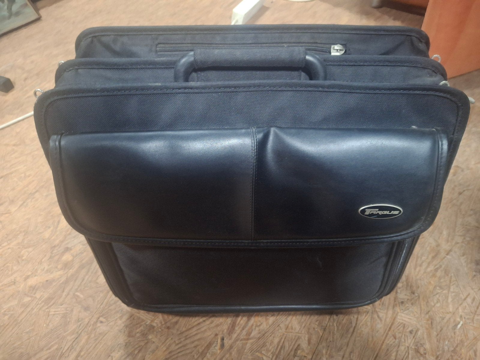 Lederen Targus tas, Ophalen, Zo goed als nieuw, Leer, Minder dan 50 cm