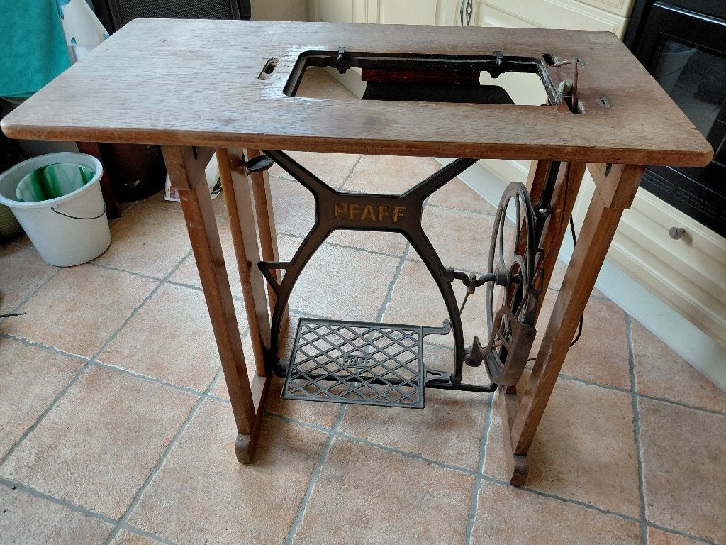 onderstel Pfaff naaimachine, Ophalen