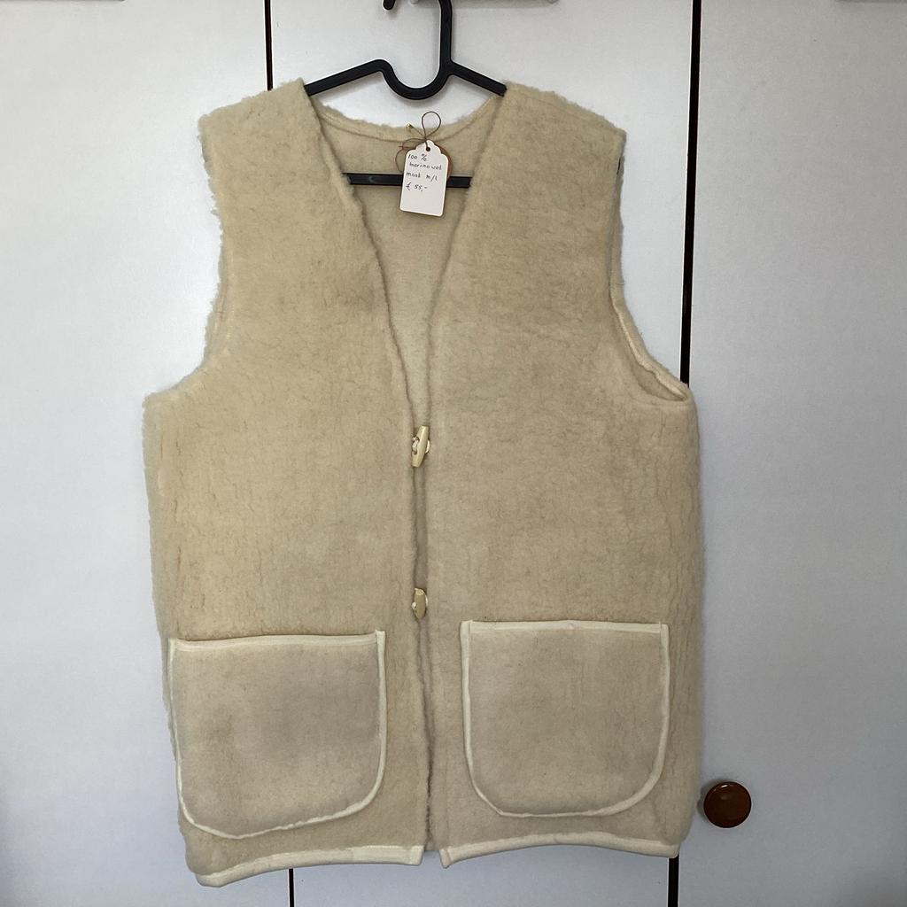 100% Merinowollen bodywarmer, mouwloze jas, maat M/L, Ophalen of Verzenden, Nieuw, Maat 38/40 (M), Beige