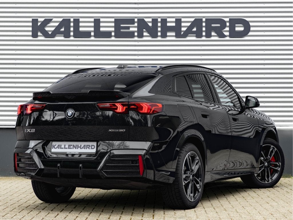 BMW iX2 xDrive30 M-Sport Pro - Driving Ass Prof - Head-up -, Auto's, BMW, 12 maanden, Automatische klimaatregeling, Zwart, 24 min
