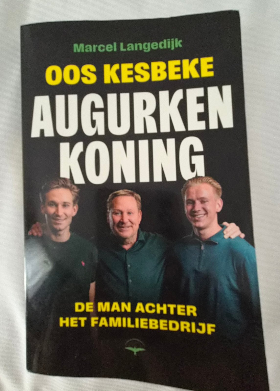 Boek - Oos Kesbeke Augurkenkoning -, Ophalen of Verzenden, Gelezen, Marcel Langedijk, Overige