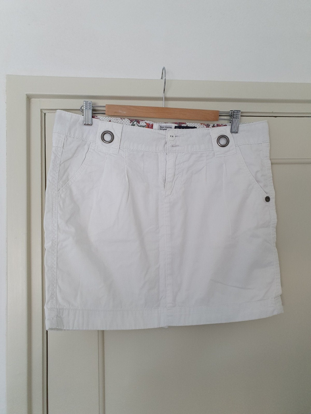 Witte katoenen mini rokje. Maat xl valt als 42. Merk is Rock, Kleding | Dames, Wit, Maat 42/44 (L), Ophalen of Verzenden, Zo goed als nieuw