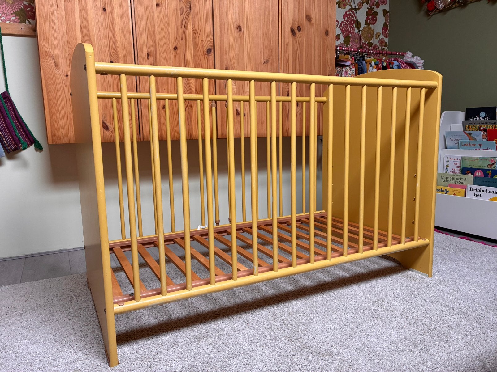 Geel ledikant/ kinderbed, Ophalen, Gebruikt