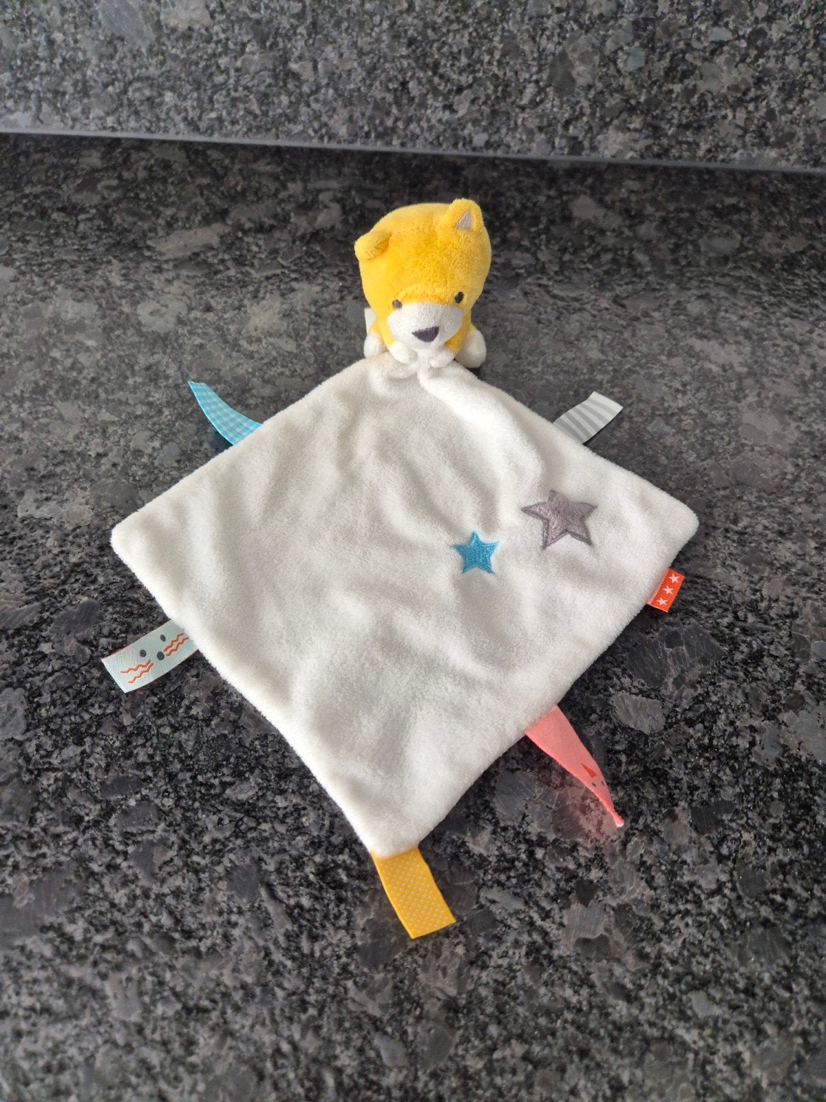 HEMA  - Knuffeldoekje met geel Beertje 33.56.0055, Ophalen of Verzenden, Zo goed als nieuw, Beer