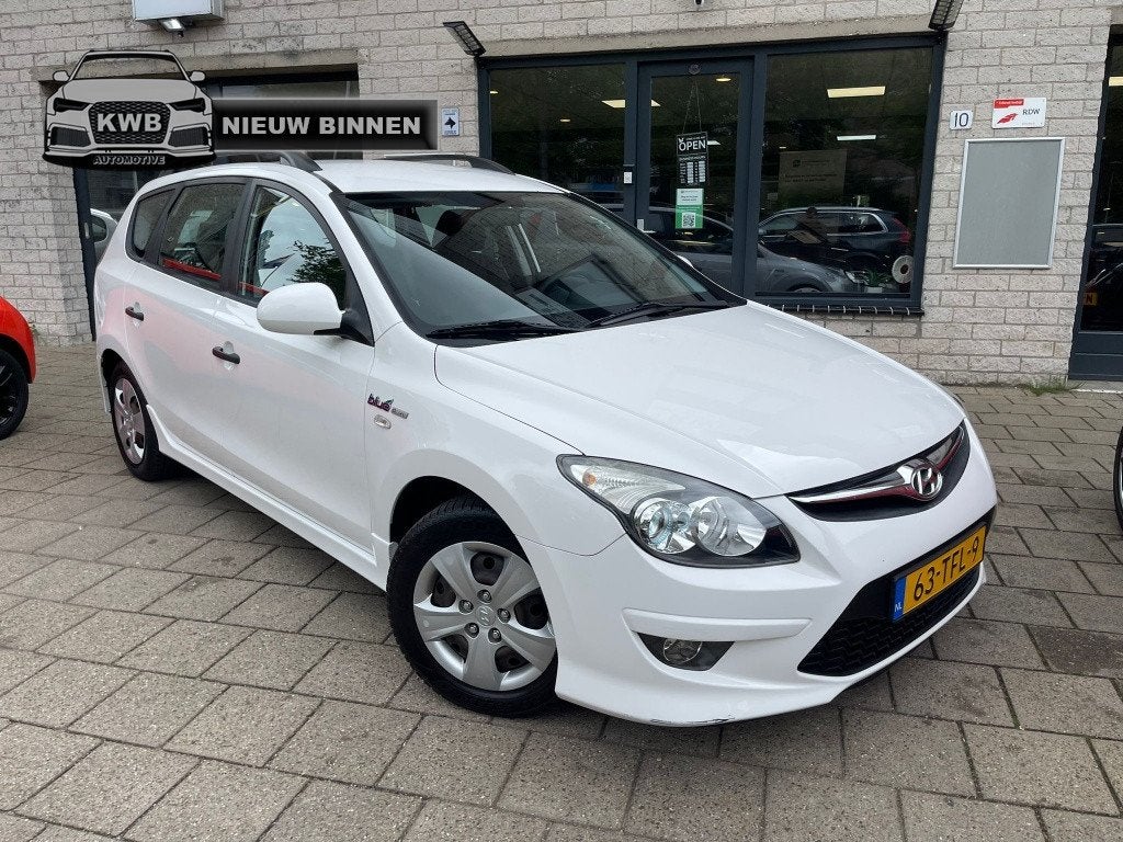 Hyundai I30 CW 1.4i i-Drive Cool Airco Nieuwe apk NAP, Auto's, Hyundai, Euro 5, Gebruikt, 4 cilinders, 1396 cc