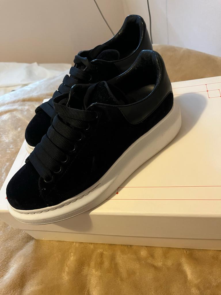 Alexander McQueen Sneakers Zwart - Maat 38, Ophalen of Verzenden, Zo goed als nieuw, Zwart, Sneakers of Gympen