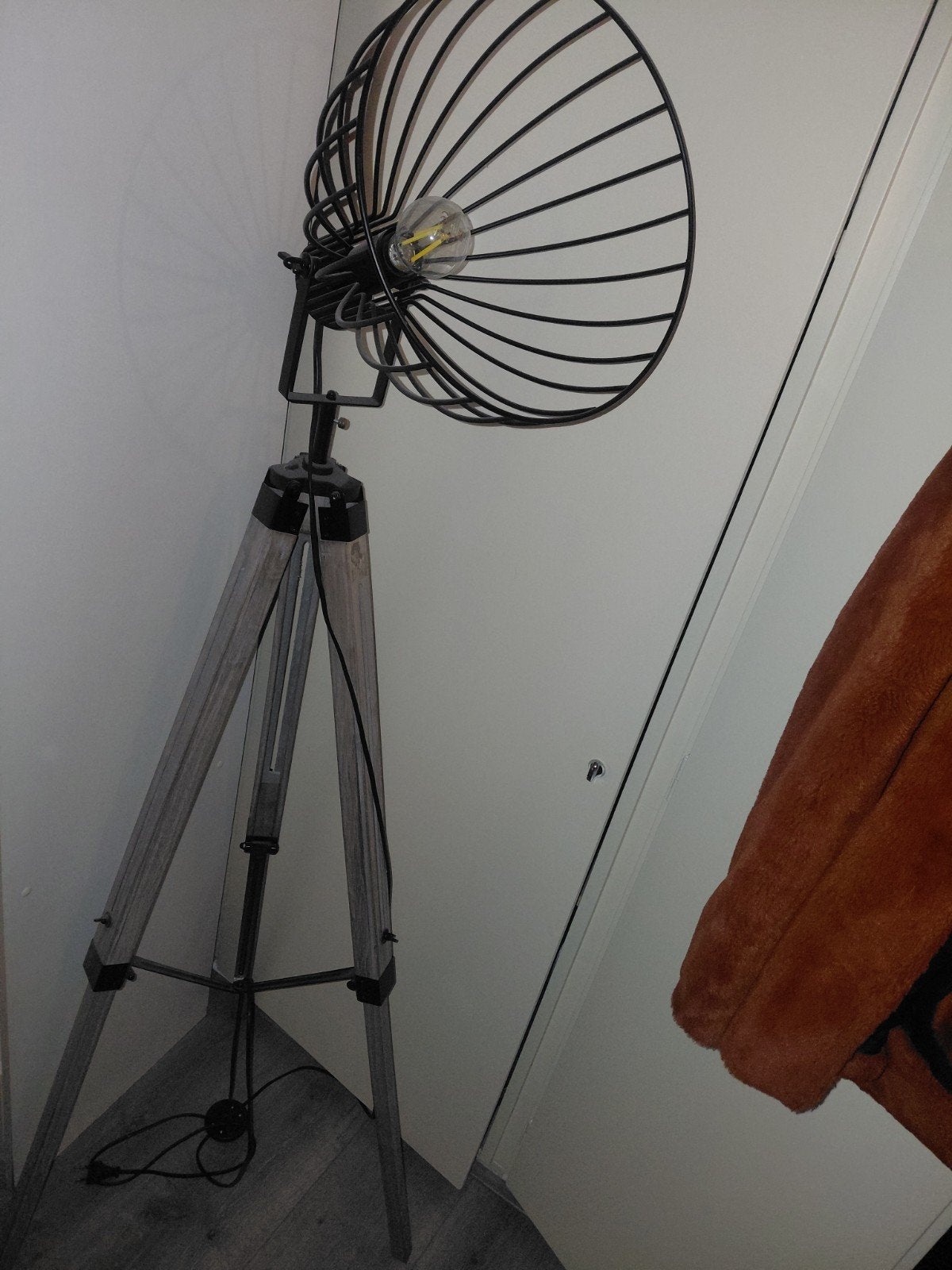 Industriële Vloerlamp met Houten Statief en Draadkap, Ophalen, Industrieel, Modern, E27 (groot), Zo goed als nieuw