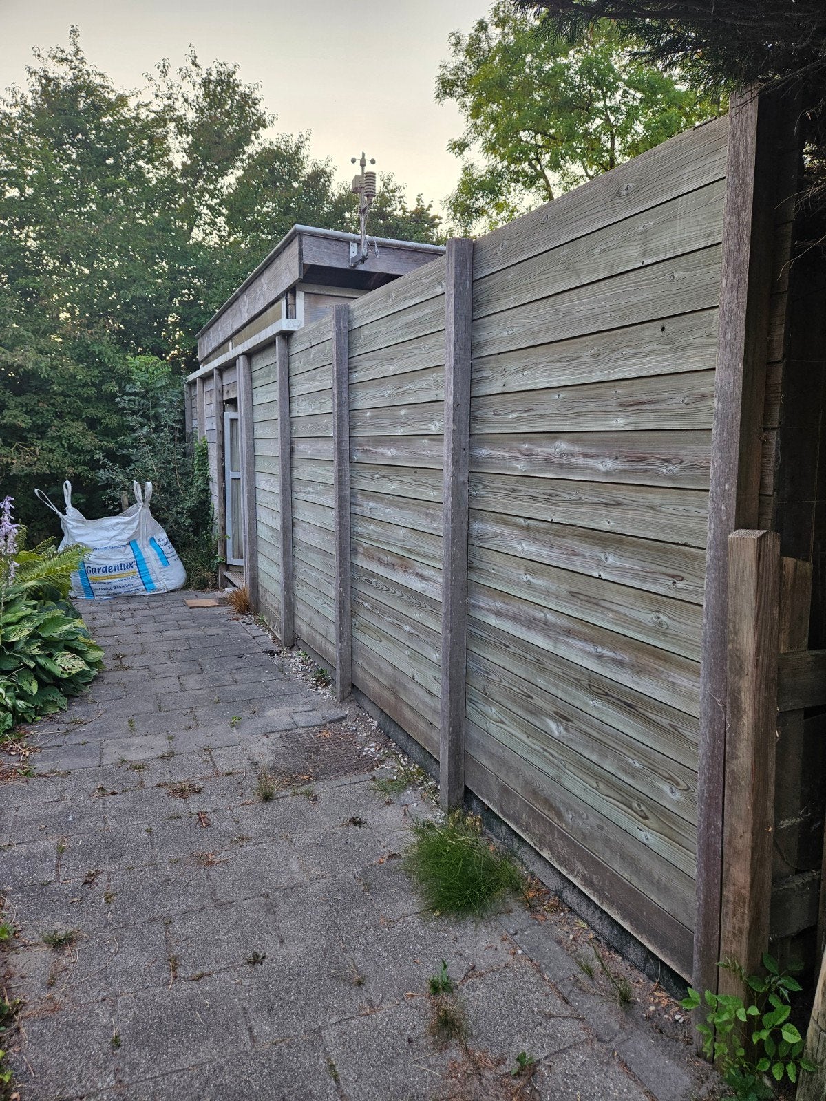 Houten schutting met poort (8,4m lang, 2m hoog), Tuin en Terras, Ophalen, 6 meter of meer, Hout, 1 tot 2 meter