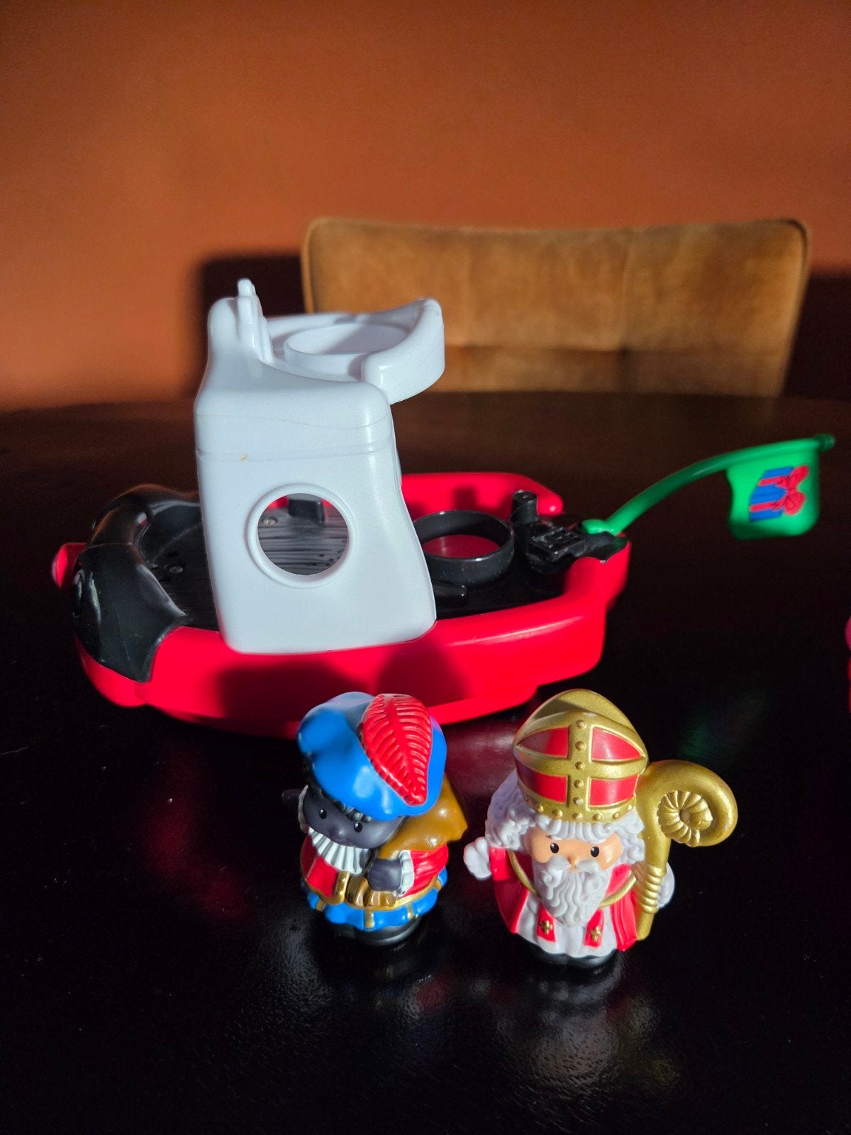 Little People - Sinterklaas + Zwarte Piet boot set + muziek, Ophalen of Verzenden, Gebruikt