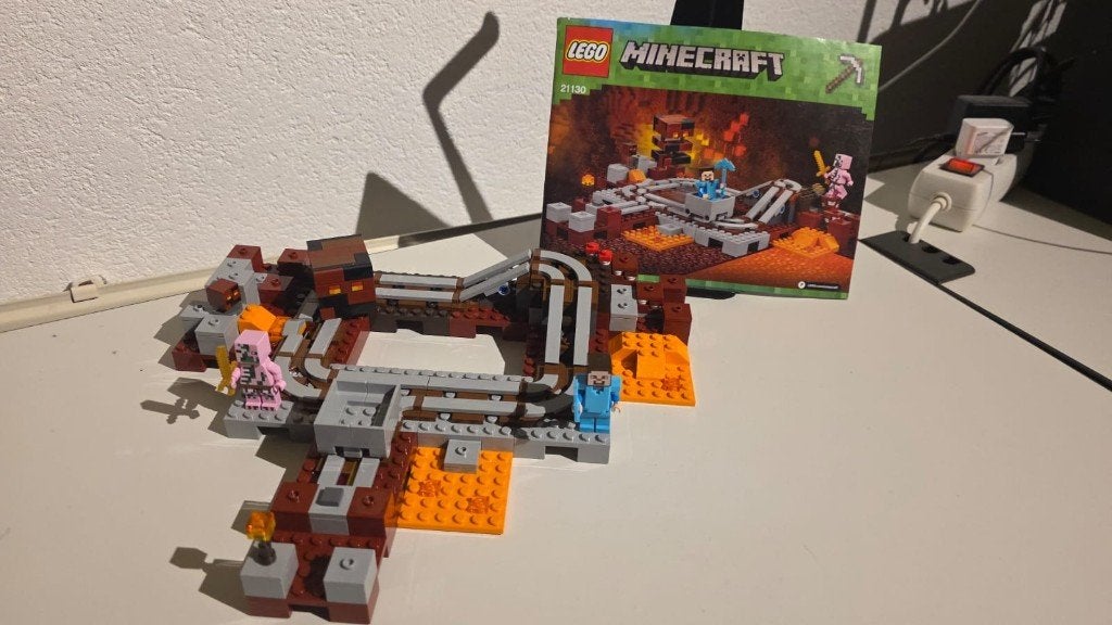 Lego Minecraft 21130, Compleet, Minecraft, Lego, Ophalen of Verzenden