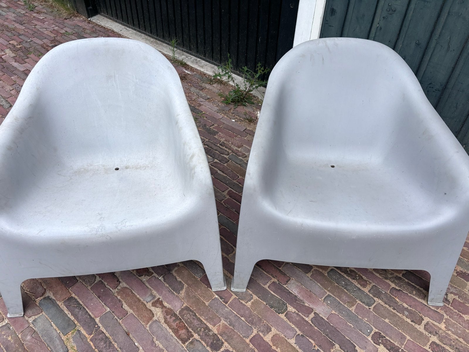 2x Vintage Kunststof Kuipstoelen - Grijs IKEA, Huis en Inrichting, Stoelen, Gebruikt, Twee, Kunststof, Grijs, Ophalen