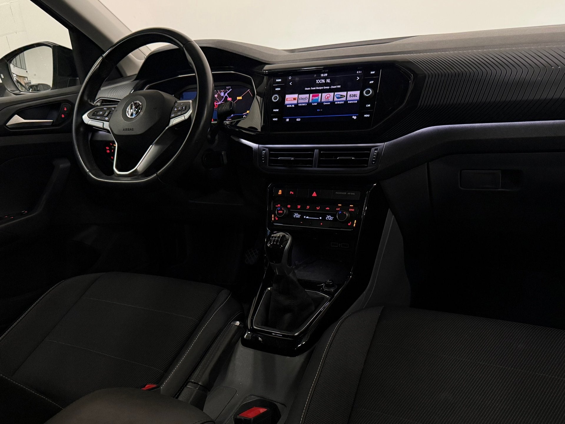 Volkswagen T-Cross 1.0 TSI Style Digital Camera Led Beats 11, Auto's, Voorwielaandrijving, Gebruikt, Met garantie (alle), Wit