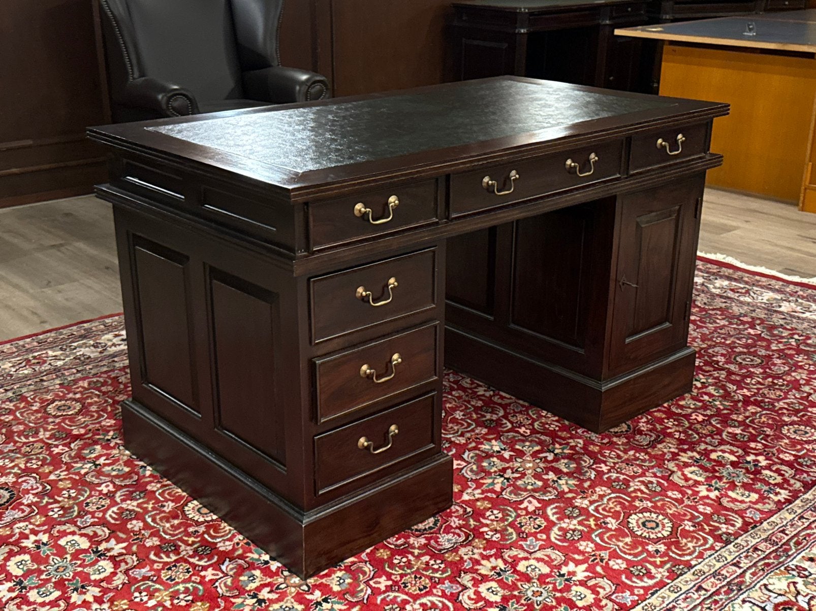 Klassiek Engels bureau #680, Huis en Inrichting, Bureaus, Overige typen, 135 cm, Hout, Bruin