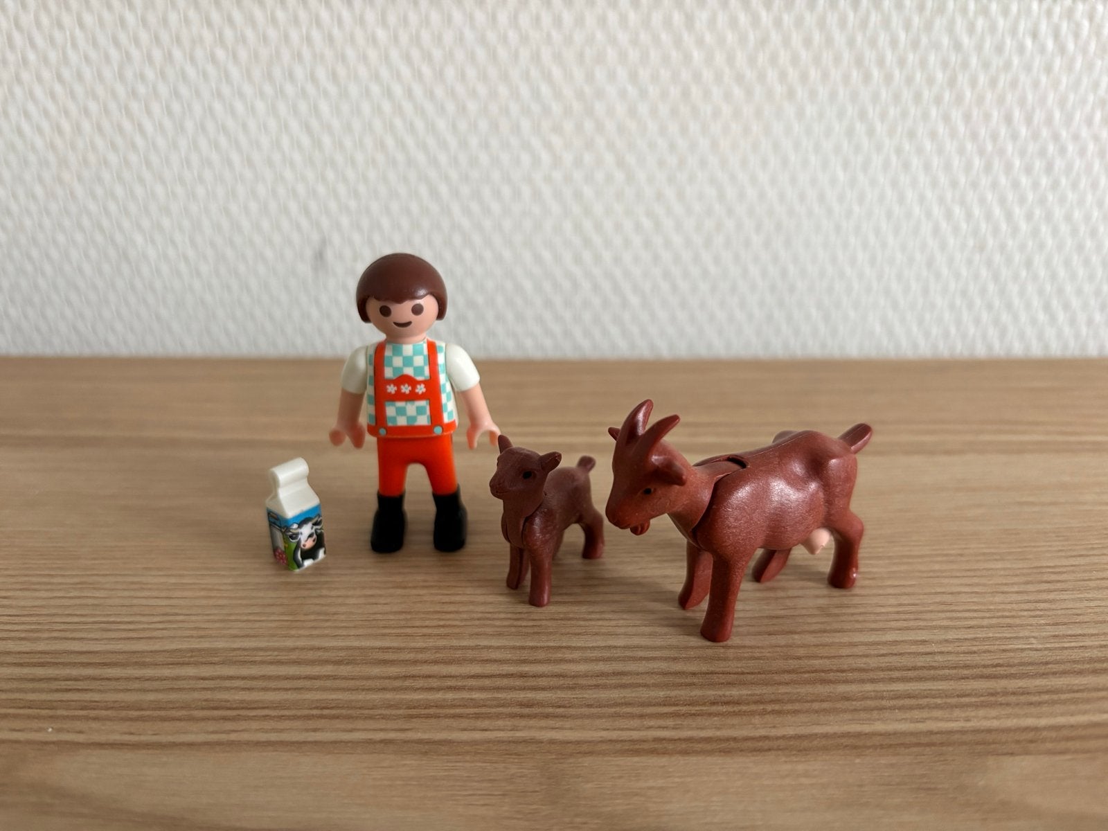 Playmobil boerenjongen met geitjes en melkpak, Gebruikt, Complete set, Ophalen of Verzenden, Country