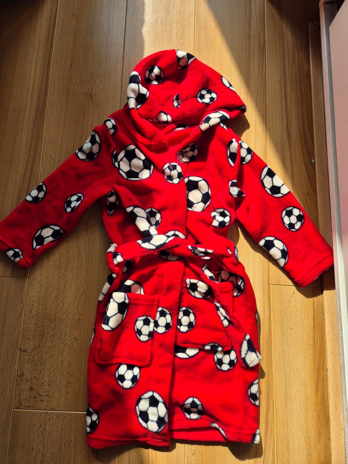 Rode Badjas met Voetbalprint maat 110/116, Ophalen of Verzenden, Gebruikt, Onbekend, Jongen of Meisje