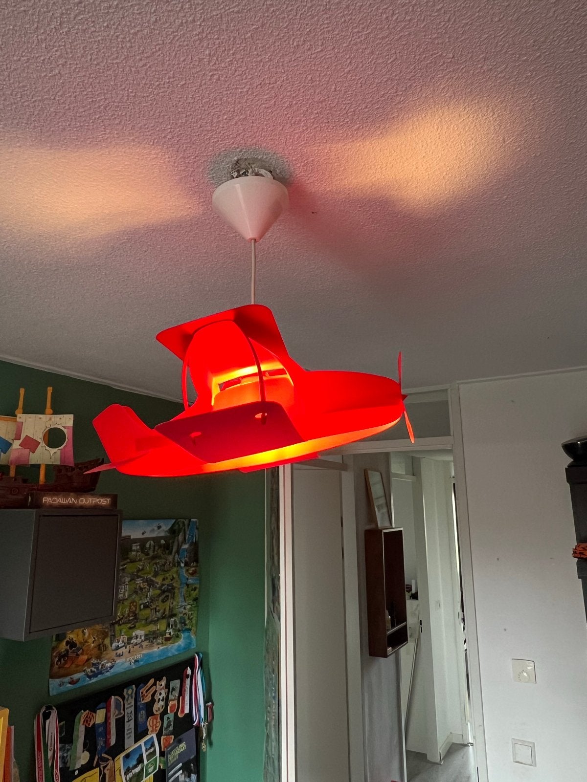 Rode Vliegtuig Hanglamp voor Kinderkamer - Plastic, Ophalen of Verzenden, Gebruikt, Kunststof