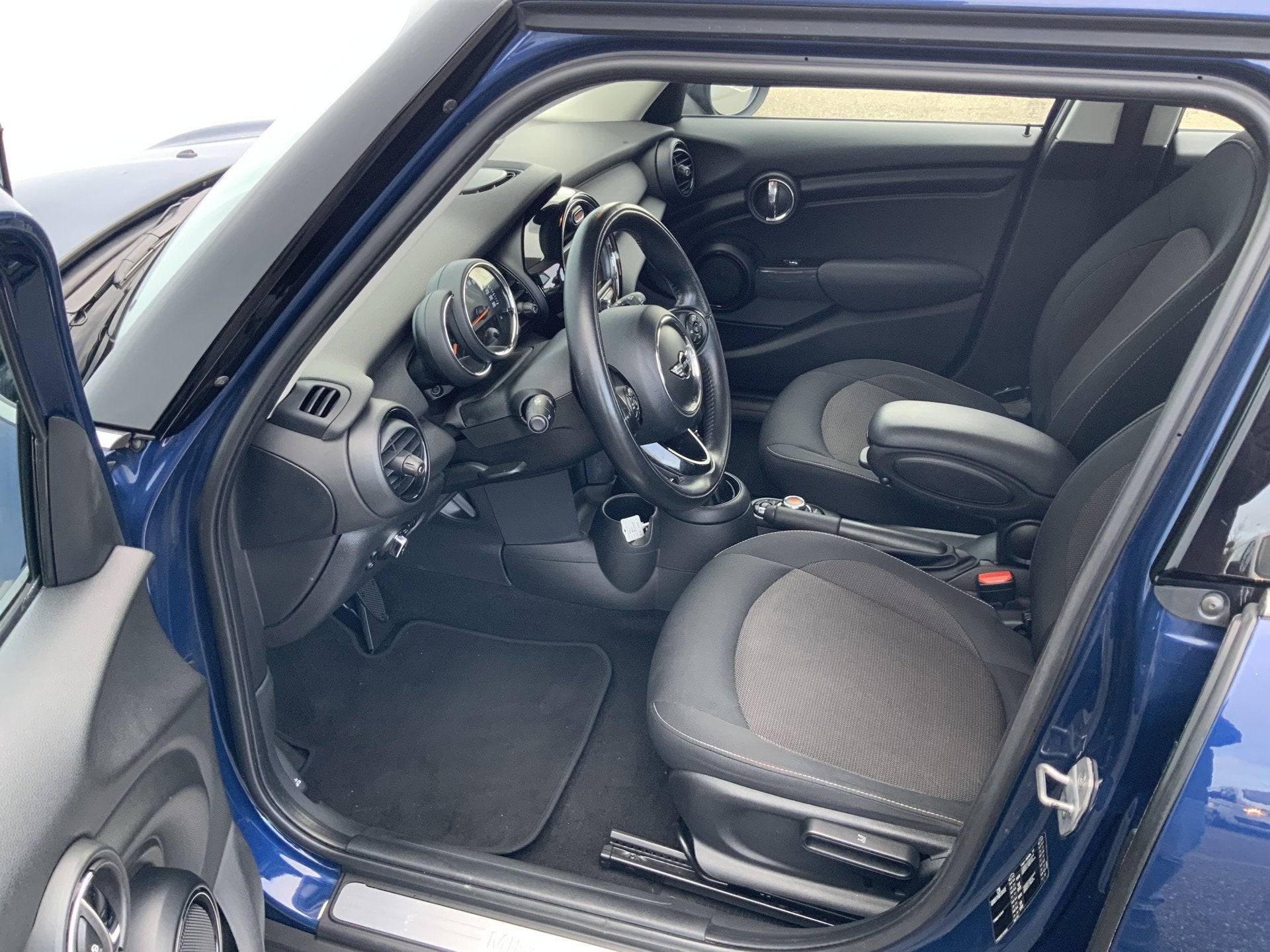 MINI One Mini 1.2 Business, Airco, Multimedia Automaat!, Gebruikt, Euro 6, Blauw, Bedrijf