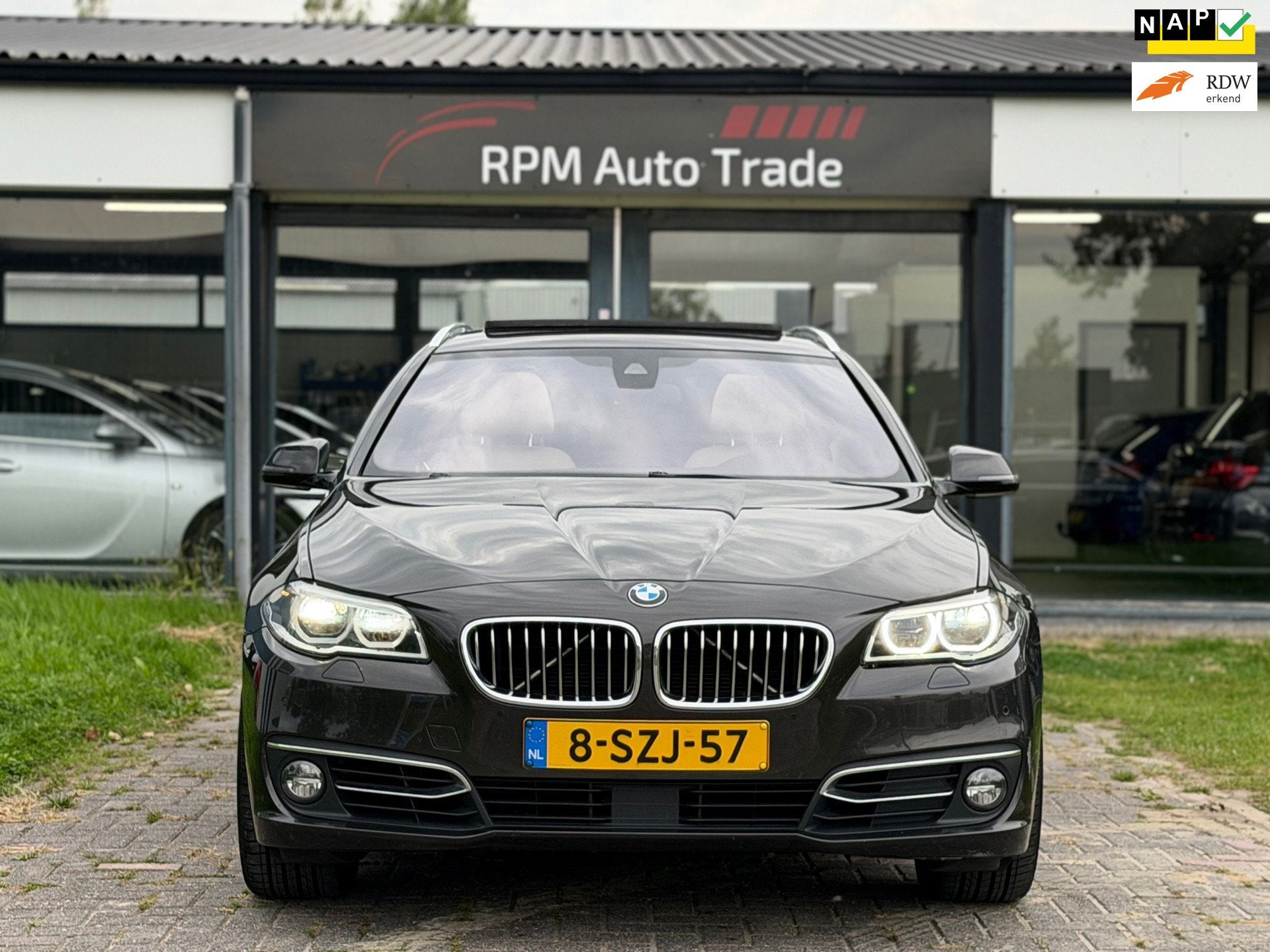 BMW 5-serie Touring 528i High Luxury/Pano/Memory/New Distr/3, Automaat, Gebruikt, 4 cilinders, 1710 kg
