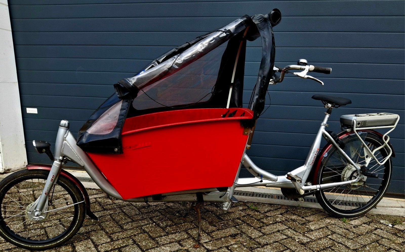 Fijne elektrische bakfiets  voor kinderen en honden, Ophalen, Zo goed als nieuw, 4 kinderen of meer