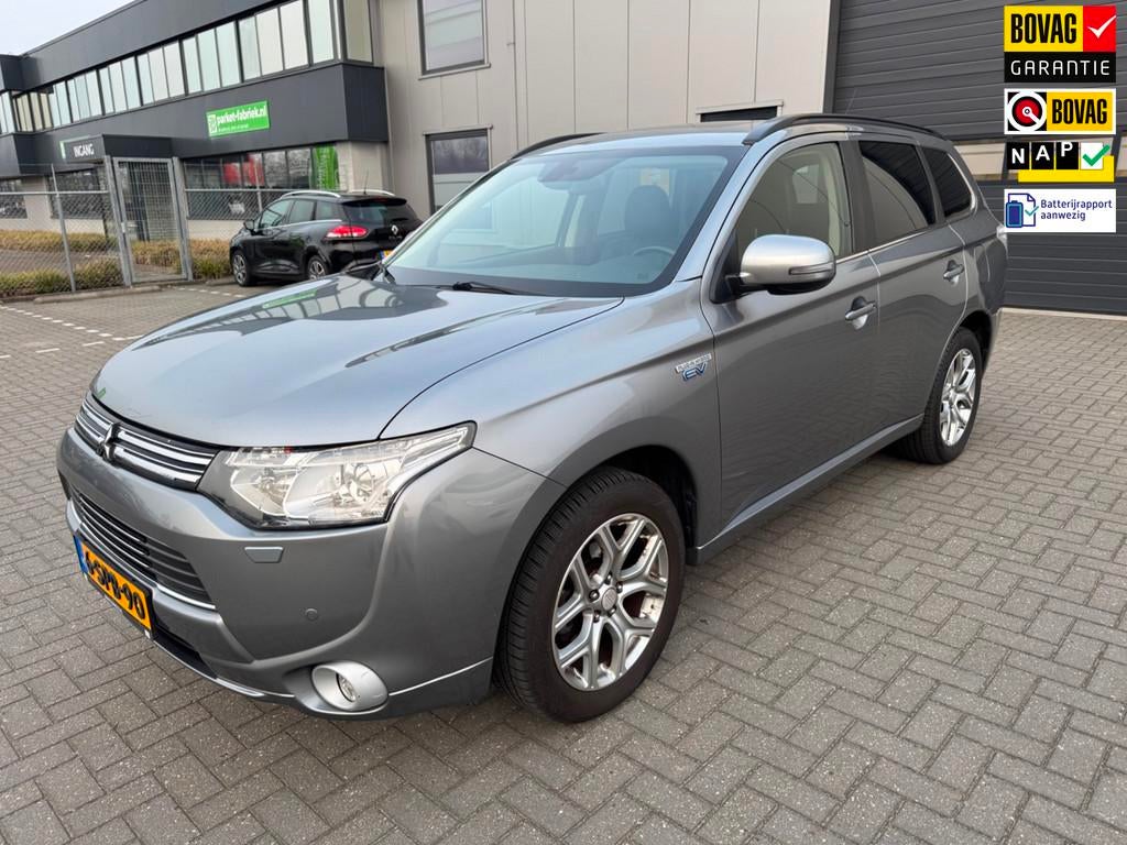 Mitsubishi Outlander 2.0 PHEV Instyle+, 4 cilinders, Vierwielaandrijving, Hybride Elektrisch/Benzine, SUV of Terreinwagen
