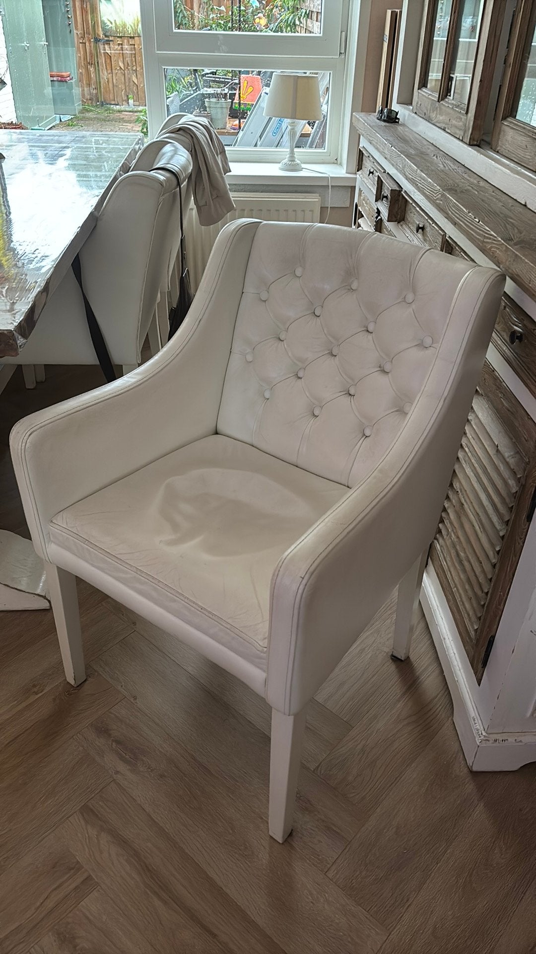 6 lederen witte eetkamerstoelen, Ophalen, Zo goed als nieuw, Wit, Vier