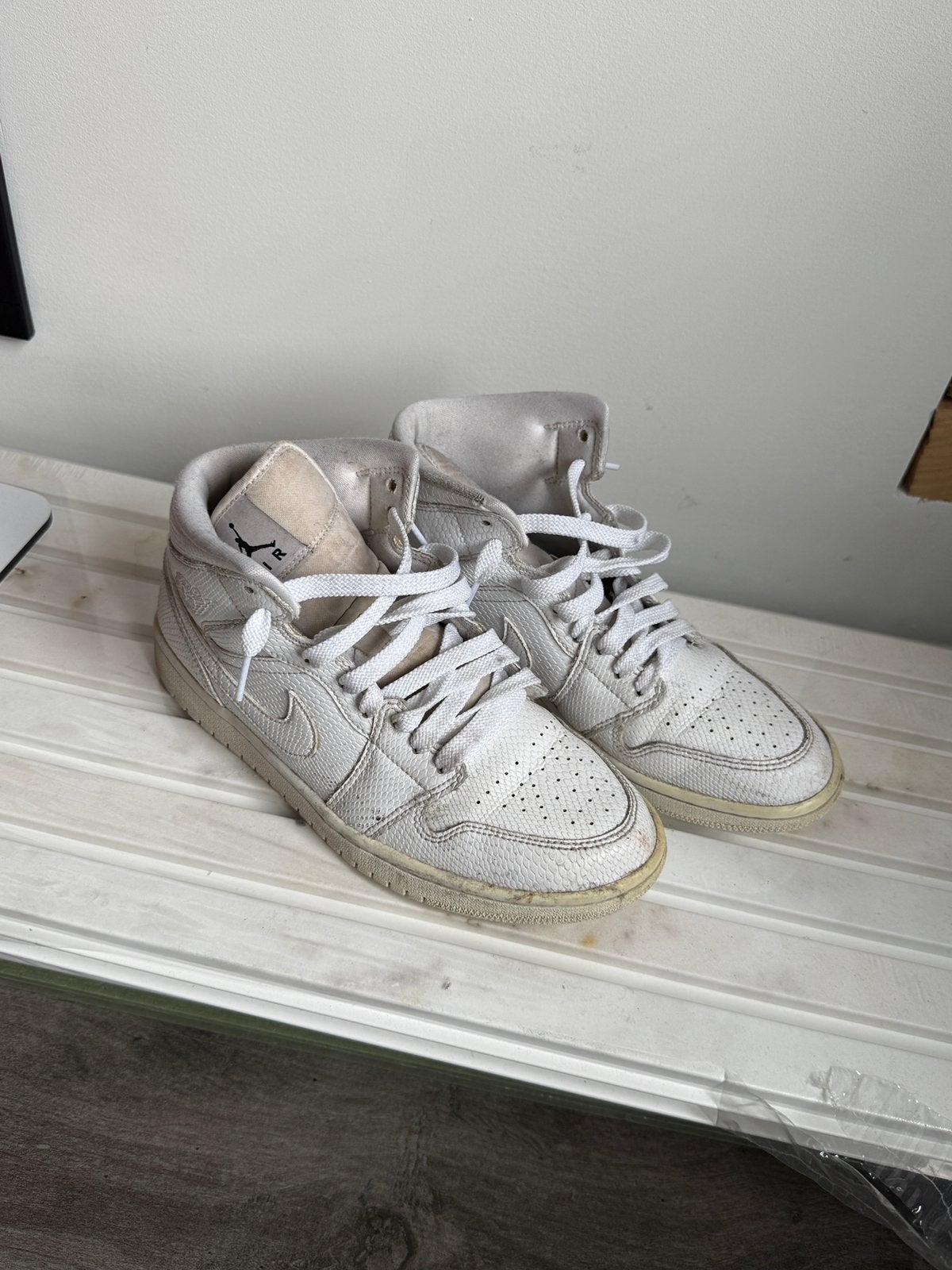 Witte Nike Air Jordan 1 Mid  maat 40, Ophalen of Verzenden, Gedragen, Wit, Sneakers of Gympen