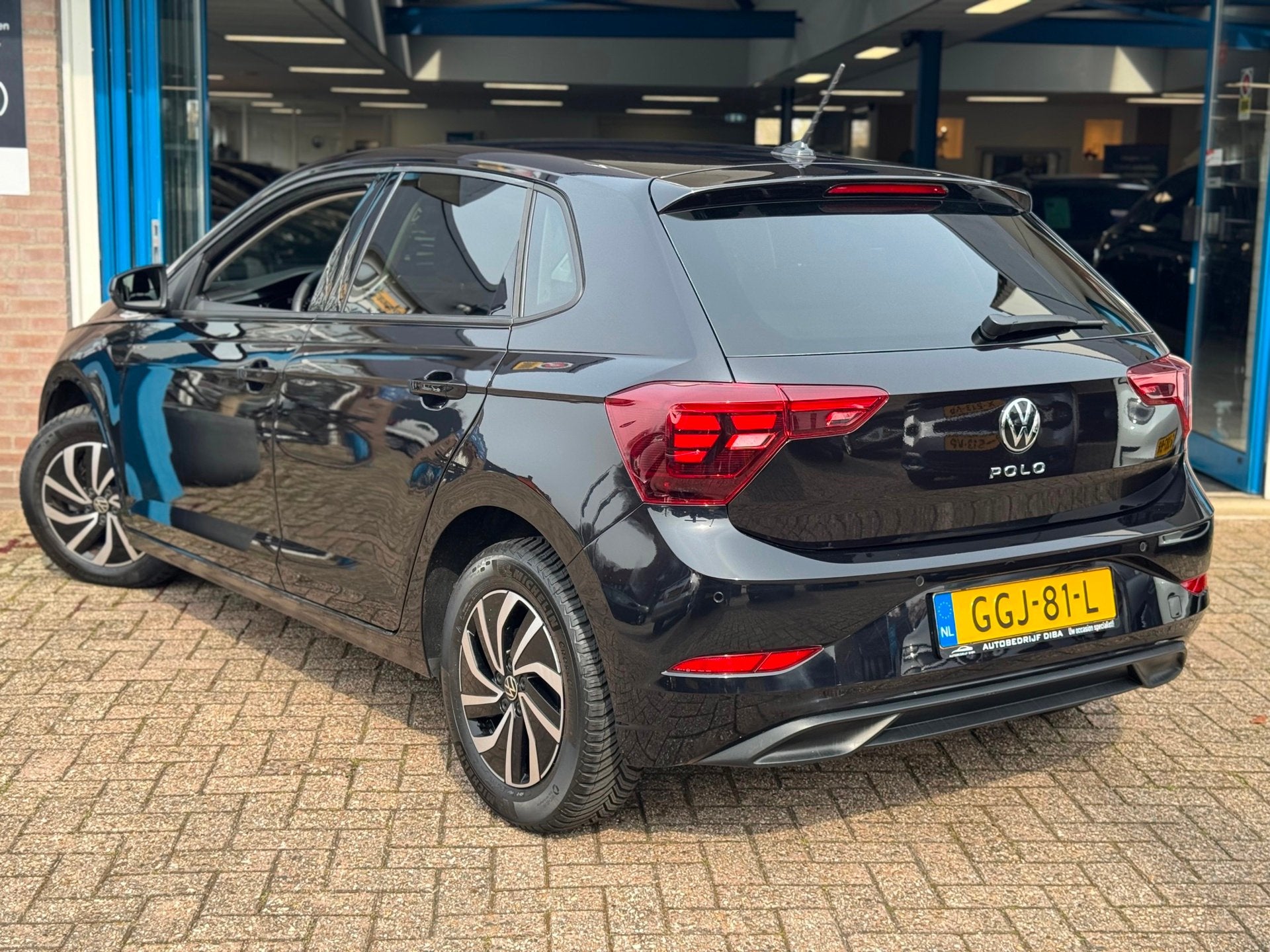 Volkswagen POLO 1.0 TSI Life Edition 2024 AIRCO CARPLAY BTW!, Auto's, Voorwielaandrijving, Stof, Zwart, Origineel Nederlands