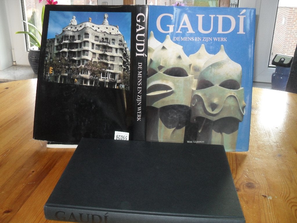 BOEK JOAN BERGOS-GAUDI:DE MENS EN ZIJN WERK., Boeken, Architecten, Ophalen of Verzenden, Zo goed als nieuw, Joan Bergos.