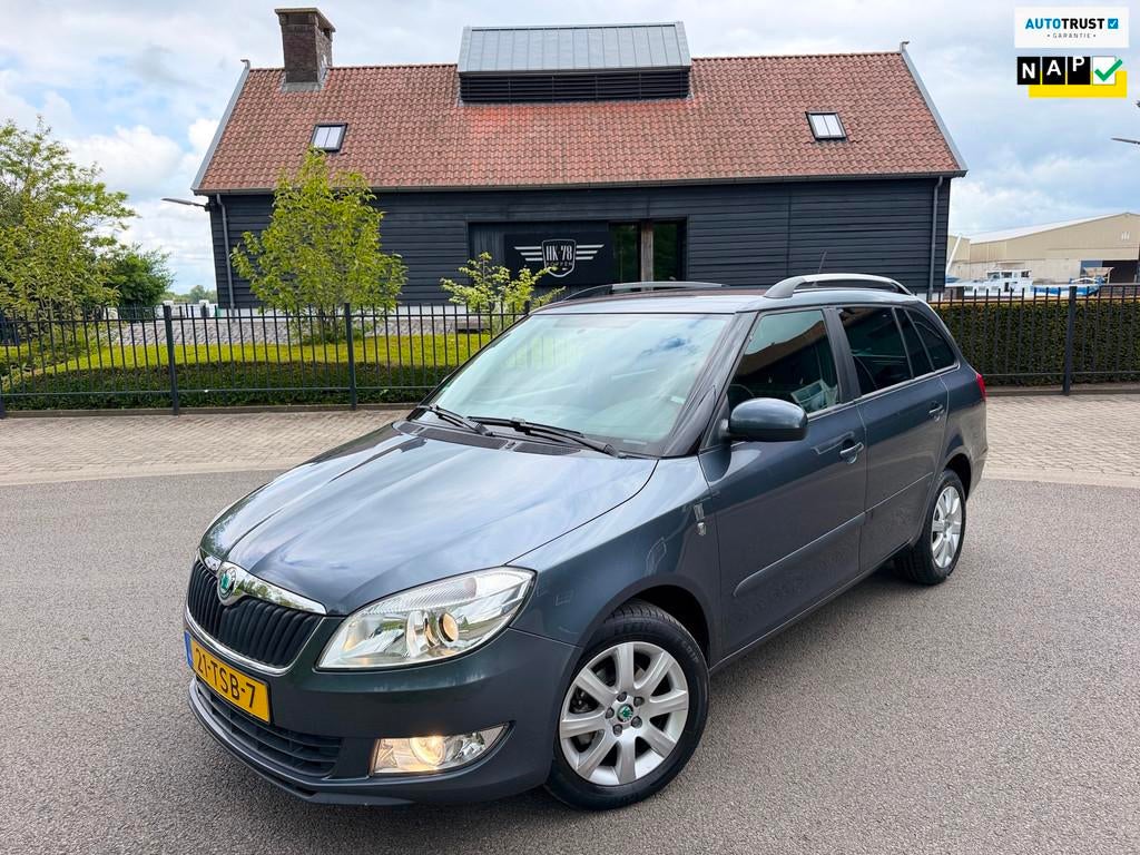 Skoda Fabia Combi 1.2 TSI STYLE AIRCO CR.CONR TREKHAAK, Voorwielaandrijving, Euro 5, Zwart, 4 cilinders