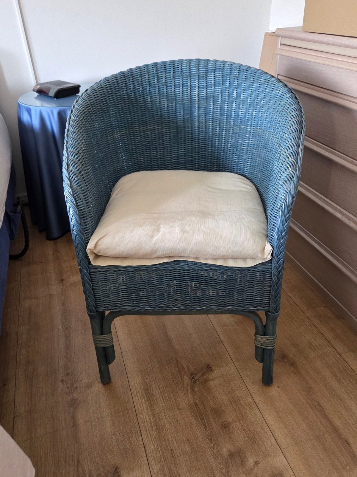 2 blauwe rotan stoeltjes, Huis en Inrichting, Stoelen, Gebruikt, Twee, Blauw, Ophalen of Verzenden