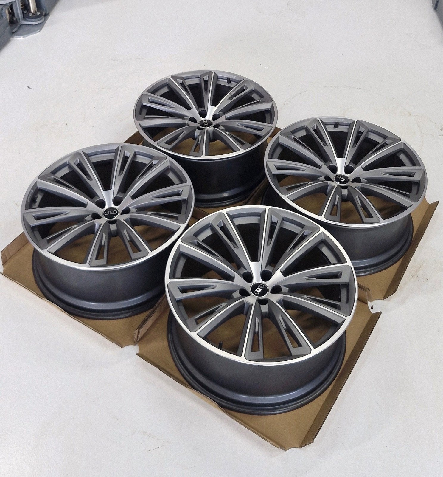 Velgen Audi Q8/SQ8 23 Inch grijs, Auto-onderdelen, Banden en Velgen, Ophalen, Velg(en), 285 mm, Nieuw