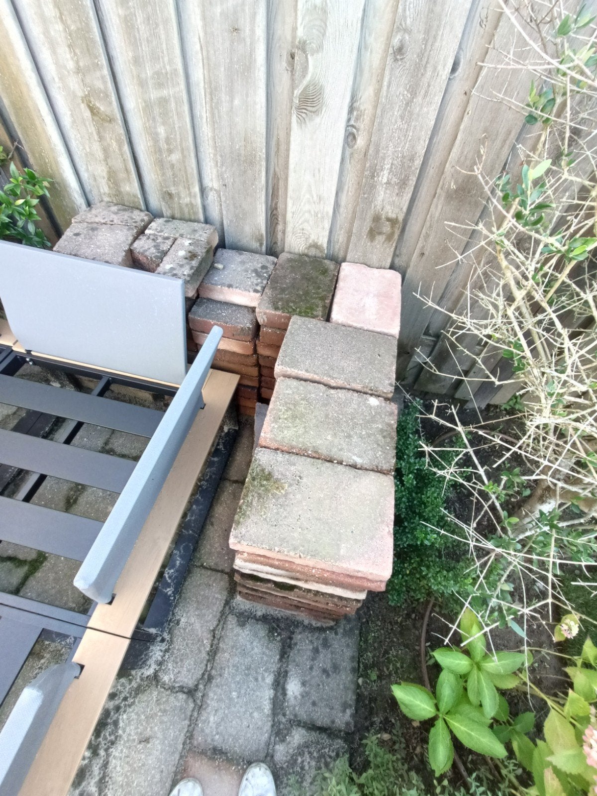 Gratis tuintegels - 80 stuks, Tuin en Terras, Tegels en Klinkers, Ophalen, Gebruikt, Beton, Terrastegels