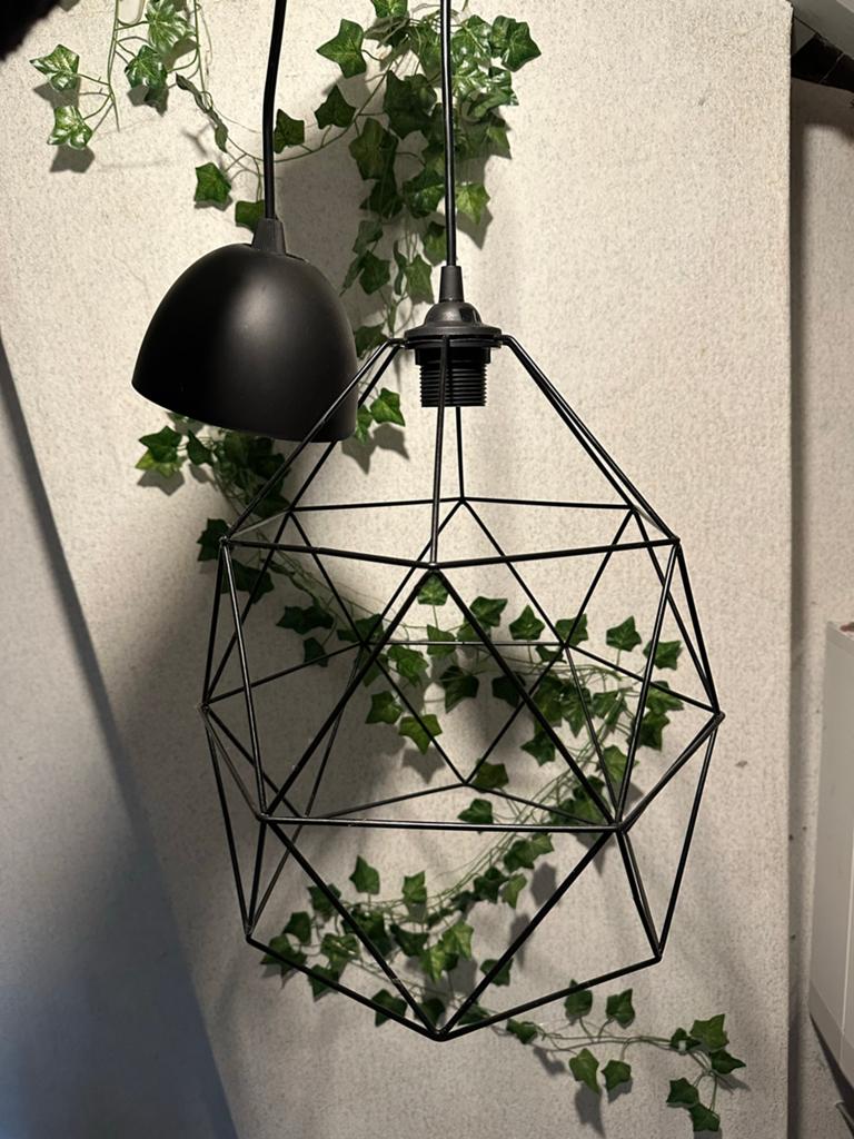 Zwarte draadlamp met geometrisch design, Huis en Inrichting, Ophalen, Minder dan 50 cm, Zo goed als nieuw, Minder dan 25 cm