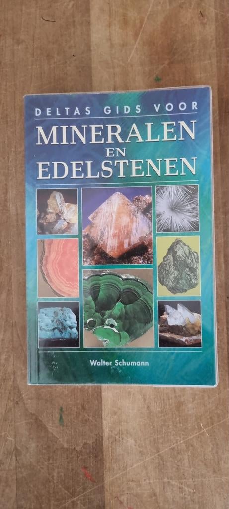 Deltas Gids voor Mineralen en Edelstenen - Walter Schumann, Boeken, Ophalen of Verzenden, Gelezen, Walter Schumann
