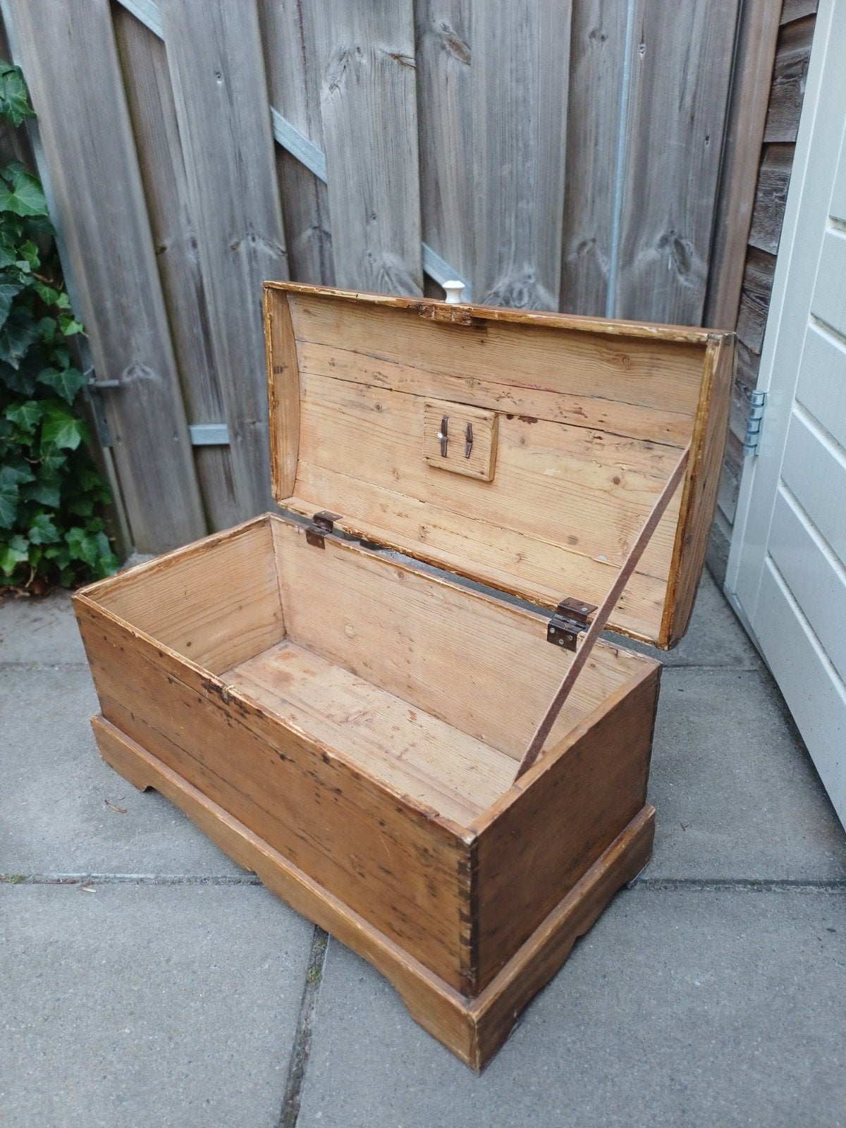 Antieke houten kist met gebogen deksel, Ophalen, Minder dan 50 cm, Gebruikt, 50 tot 100 cm