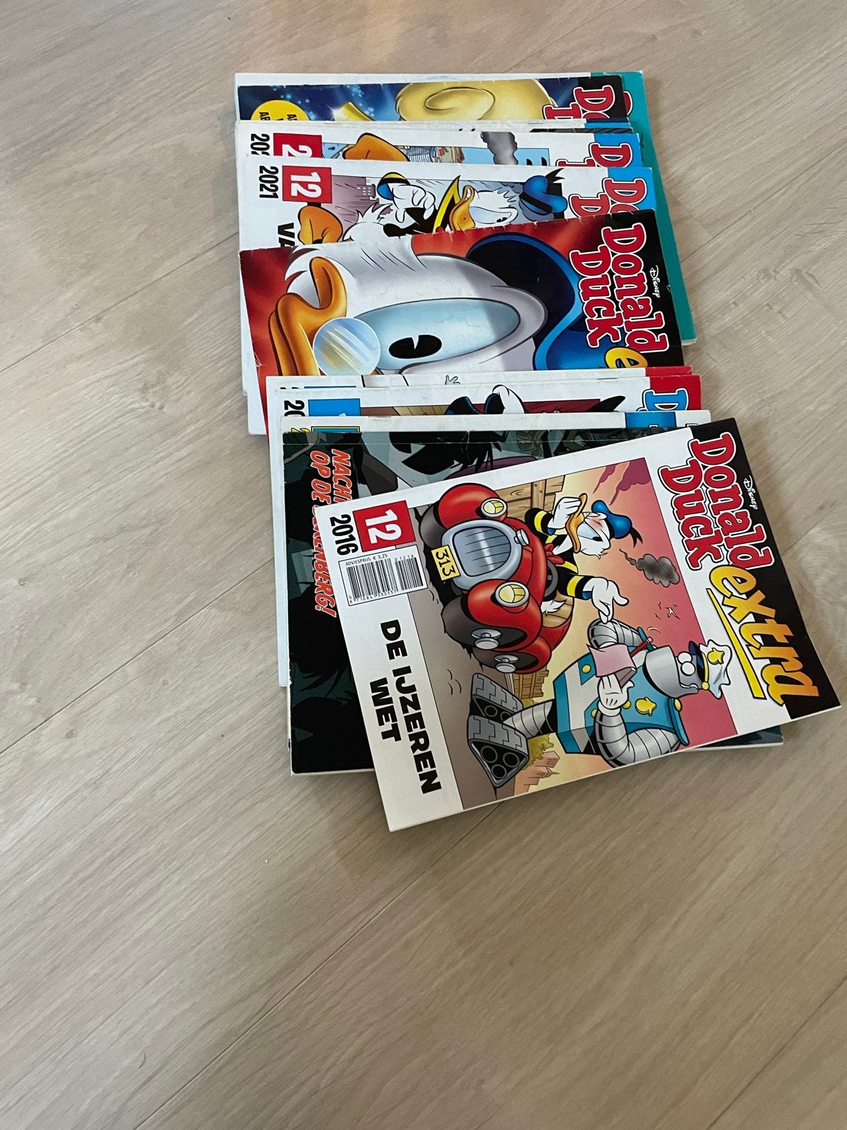 Donald Duck Extra - 22 stripboeken, Meerdere stripboeken, Ophalen of Verzenden, Gelezen