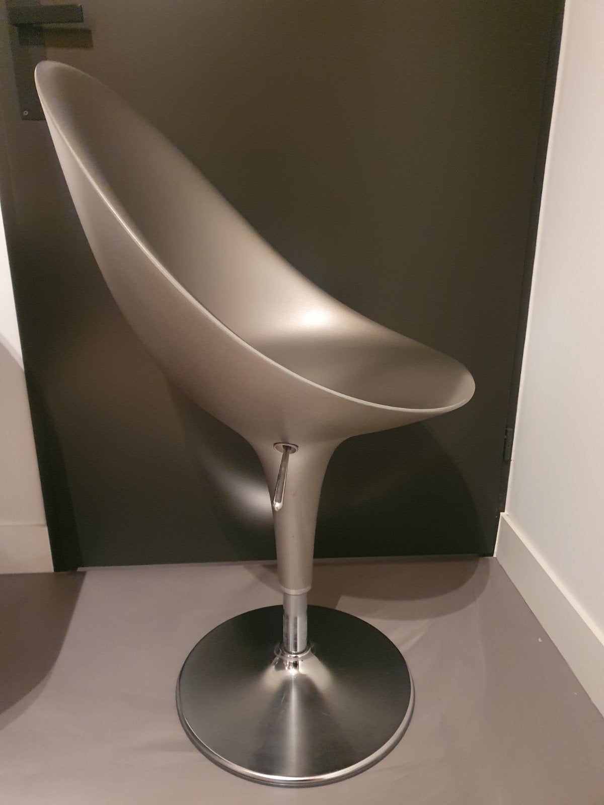 Originele BOMBO stoelen by Magis (grijs metallic&wit), Ophalen, Design, Zo goed als nieuw, Grijs