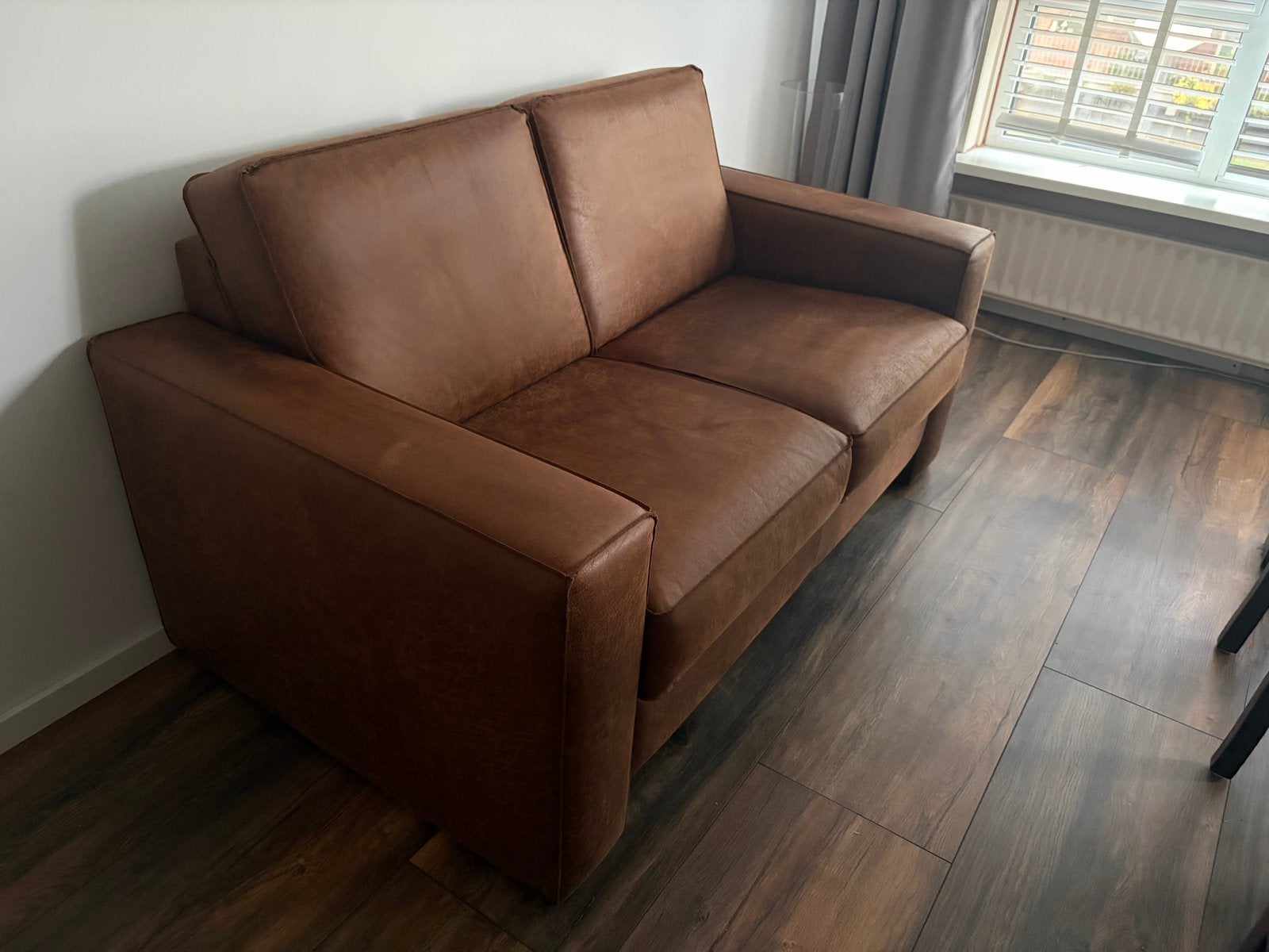 Comfortabele tweezitsbank in bruin leer, Huis en Inrichting, Ophalen, Gebruikt, 150 tot 200 cm, Tweepersoons