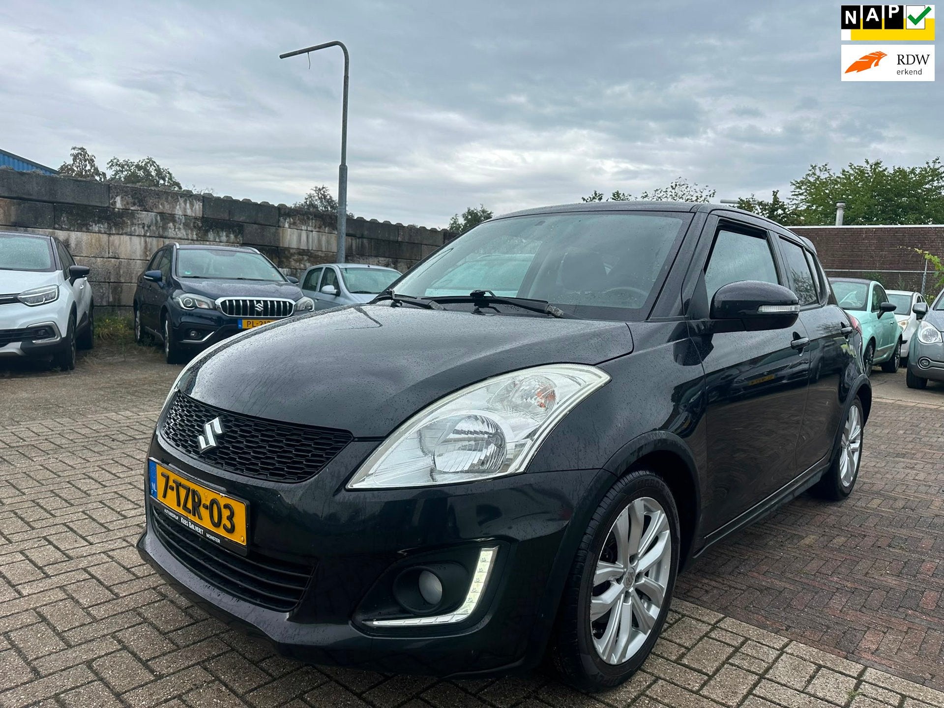 Suzuki Swift 1.2 Exclusive AIRCO/ LM VELGEN/ SPOILER/ TREKHA, Euro 5, Stof, Gebruikt, 4 cilinders