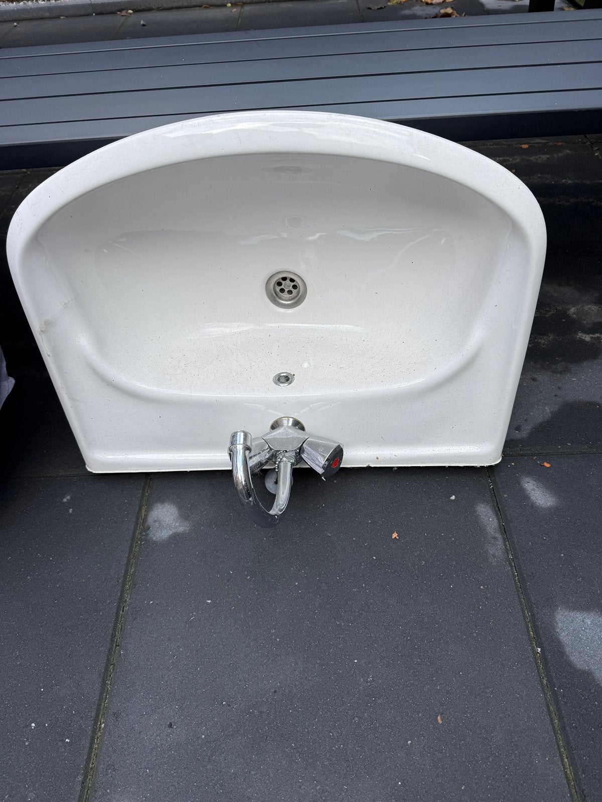 GRATIS Wastafel, met kraan en syfon etc, Huis en Inrichting, Ophalen, Gebruikt, 50 tot 100 cm, Minder dan 100 cm