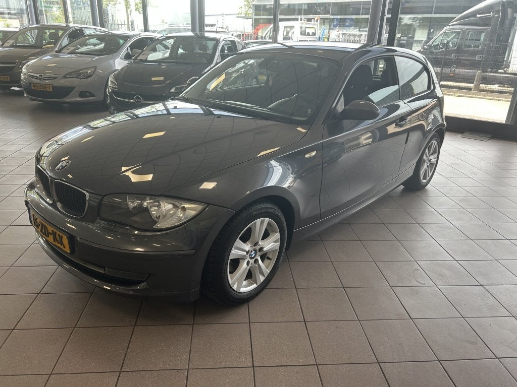 BMW 1-serie 118i Business Line AUTOMAAT 151 DKM NW APK BJ 20, Dealer onderhouden, Parkeersensor, Origineel Nederlands, 1265 kg