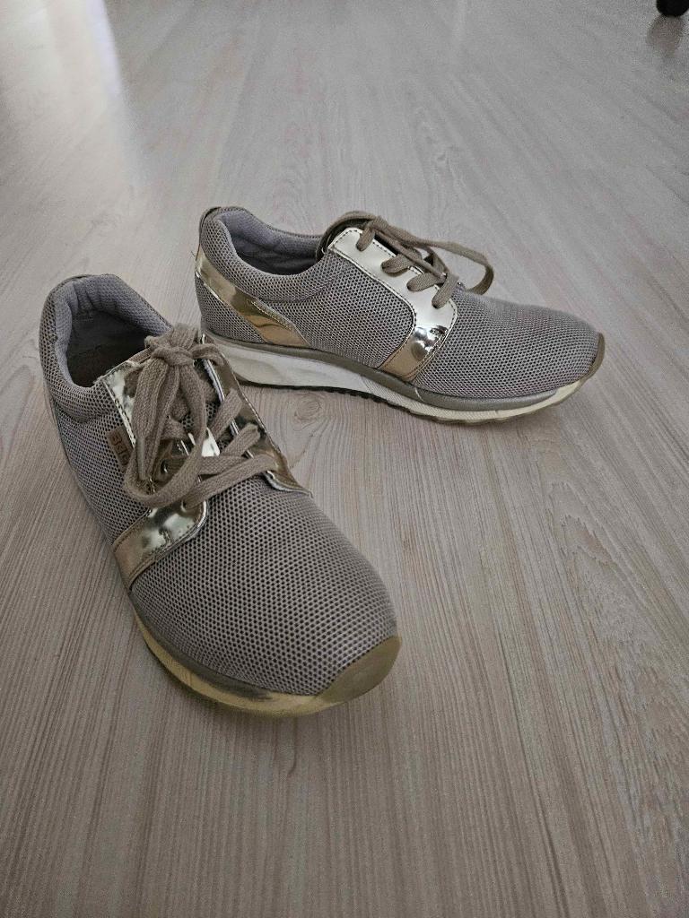 Beige gouden sneakers maat 38 39, Beige, Anders, Ophalen of Verzenden, Sneakers of Gympen