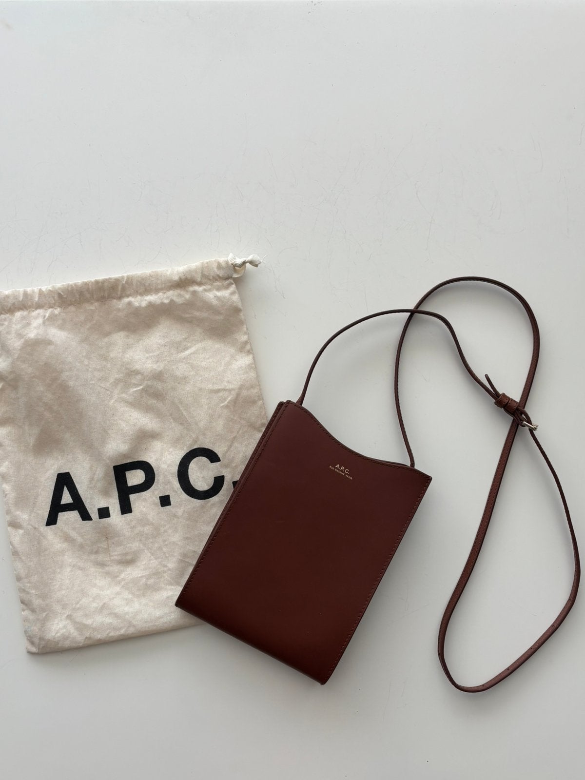 A.P.C. Schoudertasje  Jamie met dustbag, Ophalen of Verzenden, Zo goed als nieuw, Bruin, Schoudertasje