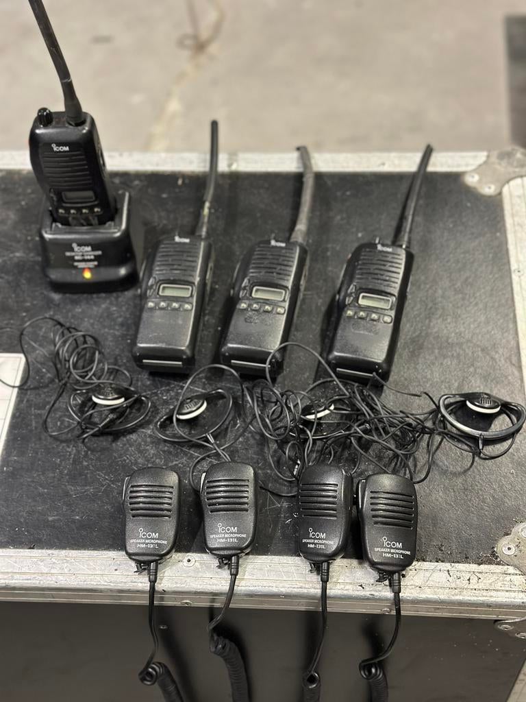 4stuks Icom IC-F3GS portofoon set kompleet, Telecommunicatie, Portofoons en Walkie-talkies, Gebruikt, Ophalen of Verzenden, Portofoon of Walkie-talkie