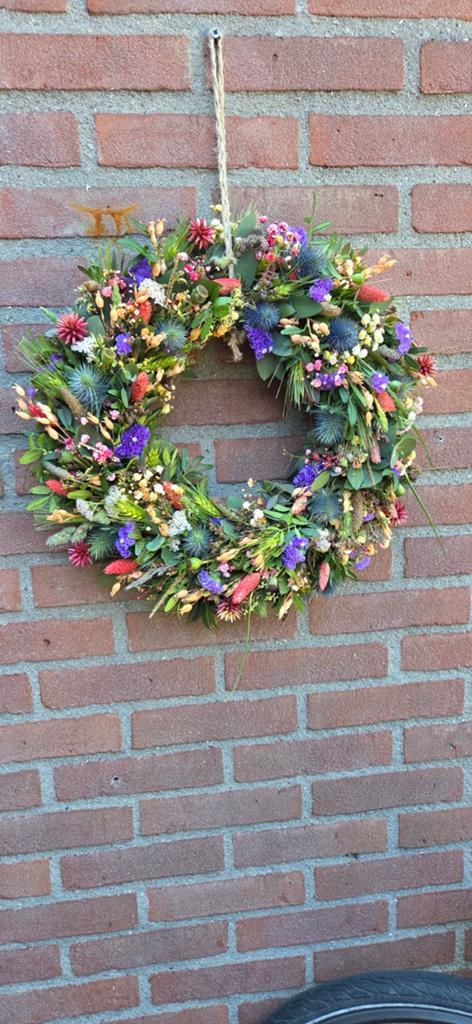 Lente krans met vooral droogbloemen, Huis en Inrichting, Woonaccessoires | Kransen, Verzenden, Nieuw