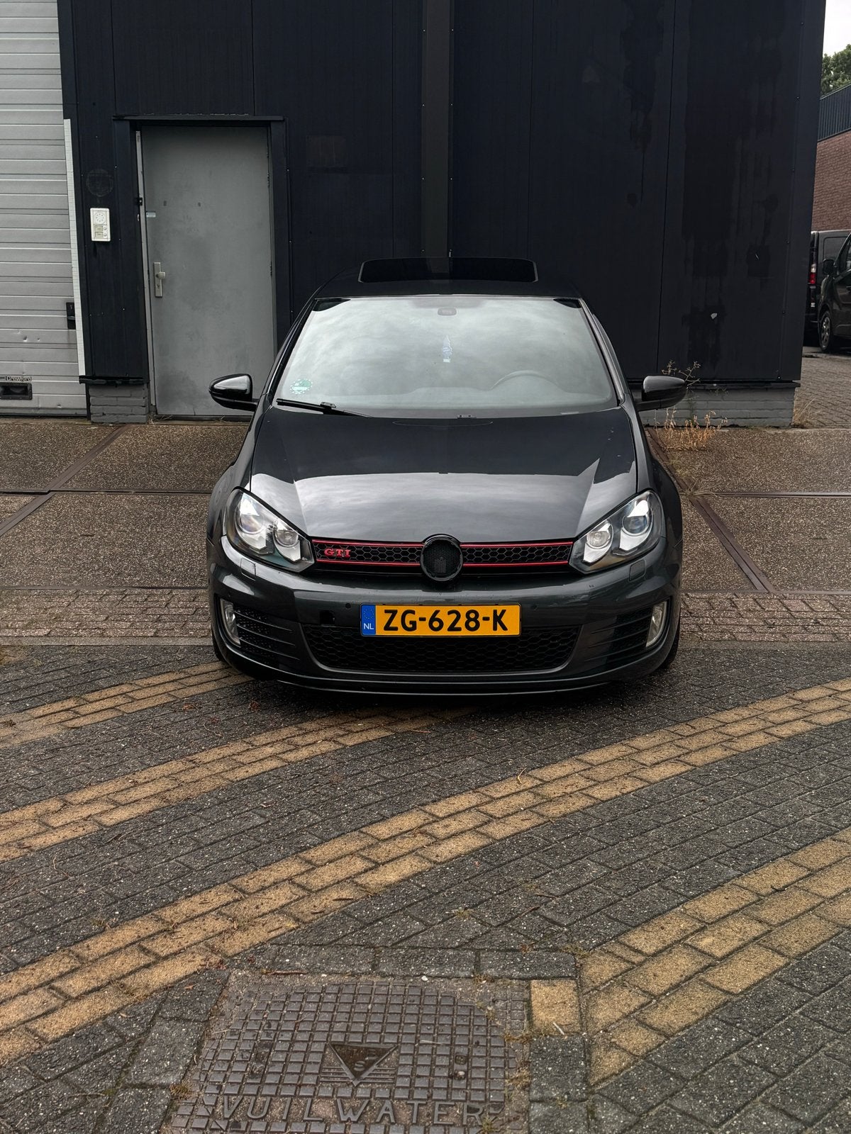 BOM VOL Volkswagen Golf 2.0 GTI DSG 2010 Zwart, 4 cilinders, Zwart, 14 km/l, 1314 kg