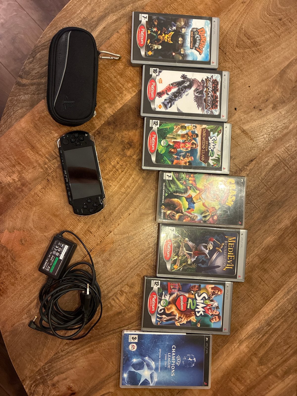 PSP 2004 Slim & Lite Zwart met 7 games en accessoires, Ophalen of Verzenden, Gebruikt, Met games, PSP 3000