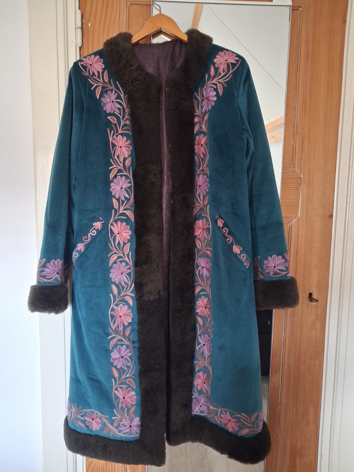 Prachtige unieke winterjas, Kleding | Dames, Jassen | Winter, Zo goed als nieuw, Maat 38/40 (M), Overige kleuren, Ophalen