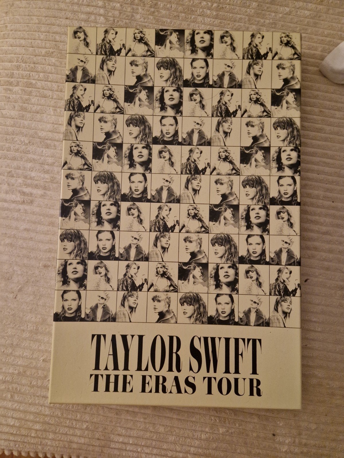 Taylor Swift The Eras Tour Boek, Ophalen of Verzenden, Zo goed als nieuw, Taylor Swift, Wereld overig